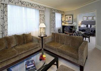 фото отеля Macdonald New Blossoms Hotel