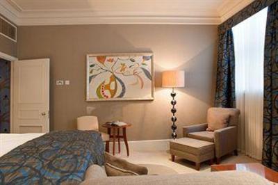 фото отеля Macdonald New Blossoms Hotel