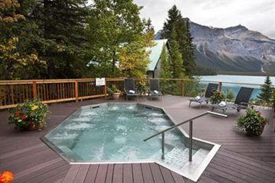 фото отеля Emerald Lake Lodge