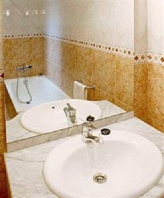 фото отеля Apartamentos Sants Barcelona