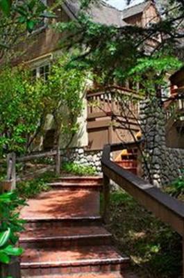 фото отеля Saddleback Inn