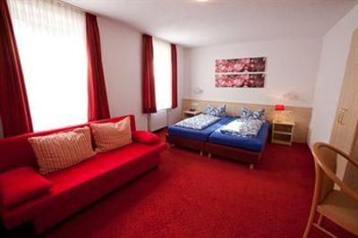 фото отеля Historisches Weinhotel Zum Grunen kranz