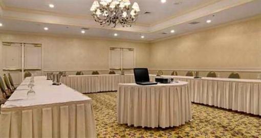 фото отеля Hilton Raleigh/Durham Airport at Research Triangle Park