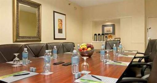 фото отеля Hilton Raleigh/Durham Airport at Research Triangle Park