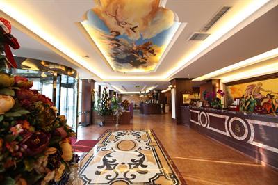 фото отеля Sutton Eurostyle Hotel