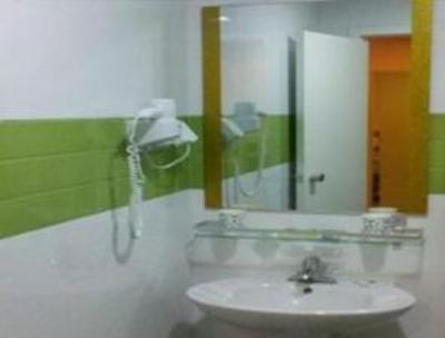 фото отеля Home Inn Guangzhou Baiyun Xinshi Golf Huangshi Lijiao