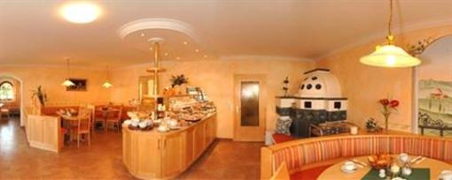 фото отеля Hotel Garni Tannenhof Flachau