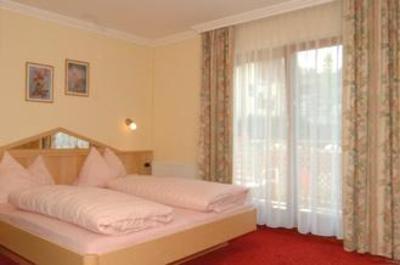 фото отеля Hotel Garni Tannenhof Flachau