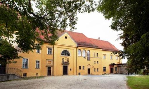 фото отеля Schloss Neuburg Hotel Neuburg am Inn