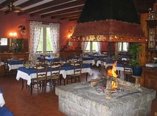 фото отеля Hotel Le Sapin Fleuri Bourg-d'Oueil