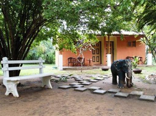 фото отеля Elephant Rest Udawalawa Hotel