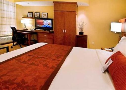 фото отеля Courtyard by Marriott Waldorf