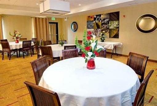 фото отеля Courtyard by Marriott Waldorf