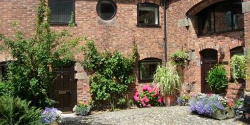 фото отеля The Courtyard Helsby