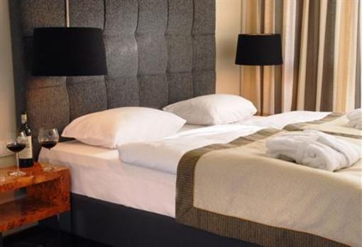 фото отеля Apartament w Hotelu Sand