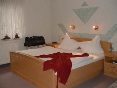 фото отеля Hotel Gaststube 'Bei Berze' Rheinböllen