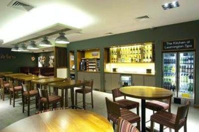 фото отеля Premier Inn Leamington Spa Town Centre