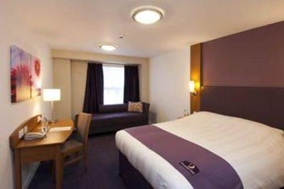 фото отеля Premier Inn Leamington Spa Town Centre
