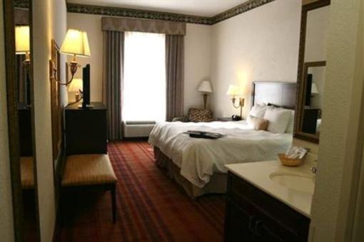 фото отеля Hampton Inn Newberry Opera House
