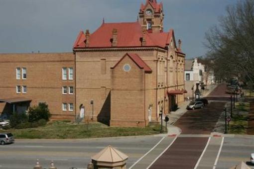 фото отеля Hampton Inn Newberry Opera House