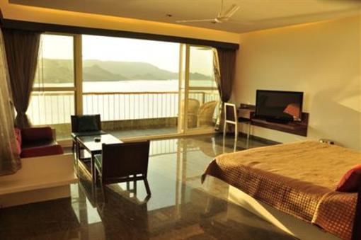фото отеля Jaisamand Island Resort