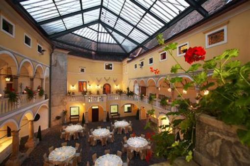 фото отеля Schloss Weikersdorf Hotel