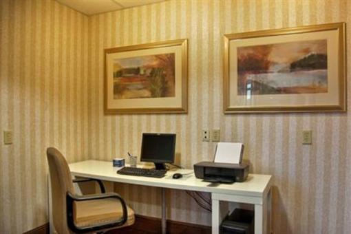 фото отеля Holiday Inn Express Woonsocket