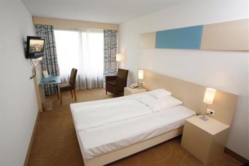 фото отеля Hotel Schönbuch Pliezhausen