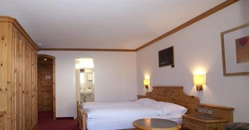 фото отеля Basic Hotel