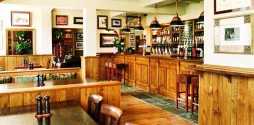 фото отеля The Bear's Paw Inn Sandbach