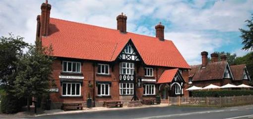 фото отеля The Bear's Paw Inn Sandbach