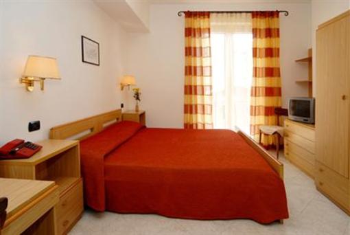 фото отеля Albergo Degli Amici