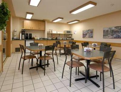 фото отеля Super 8 Motel Moose Jaw