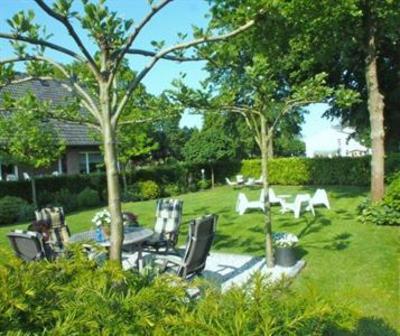 фото отеля Bed & Breakfast Haus Unter Den Linden