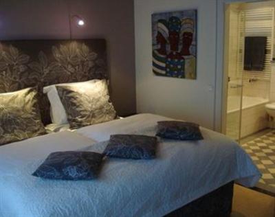 фото отеля Bed & Breakfast Haus Unter Den Linden