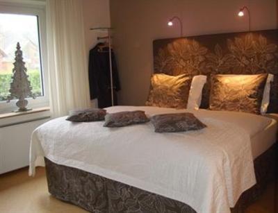фото отеля Bed & Breakfast Haus Unter Den Linden