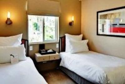 фото отеля Ambassador Self Catering Apartments