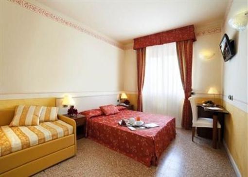 фото отеля Karinzia Hotel