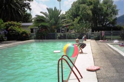 фото отеля Te Aroha Holiday Park and Backpackers