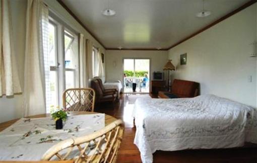 фото отеля Te Aroha Holiday Park and Backpackers