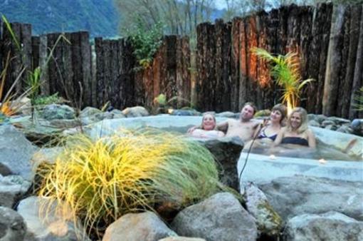 фото отеля Te Aroha Holiday Park and Backpackers