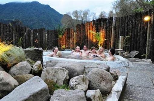 фото отеля Te Aroha Holiday Park and Backpackers