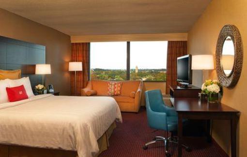 фото отеля Crowne Plaza Boston-Newton Hotel