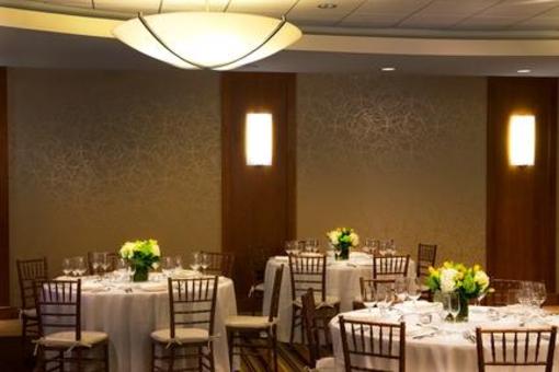 фото отеля Crowne Plaza Boston-Newton Hotel