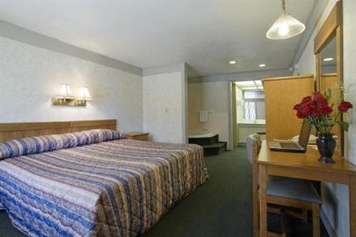 фото отеля Americas Best Value Inn - St. Clairsville Wheeling