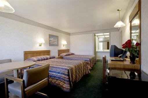 фото отеля Americas Best Value Inn - St. Clairsville Wheeling