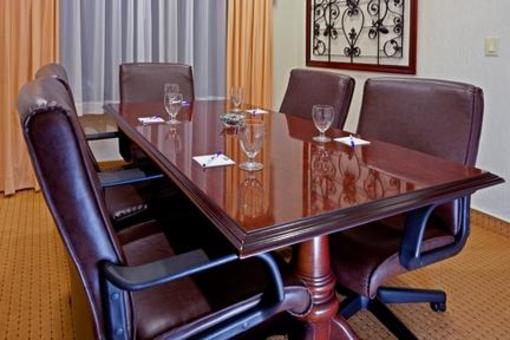 фото отеля Holiday Inn Express Hotel & Suites Newton Sparta