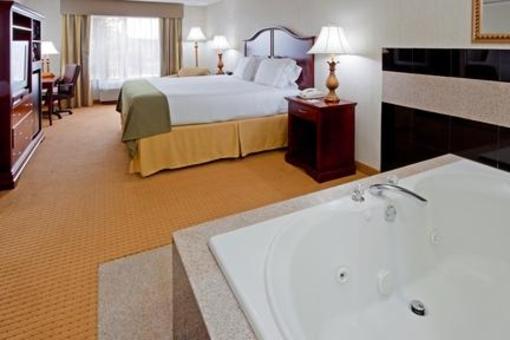 фото отеля Holiday Inn Express Hotel & Suites Newton Sparta