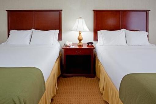 фото отеля Holiday Inn Express Hotel & Suites Newton Sparta