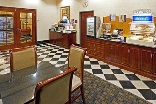 фото отеля Holiday Inn Express Hotel & Suites Newton Sparta
